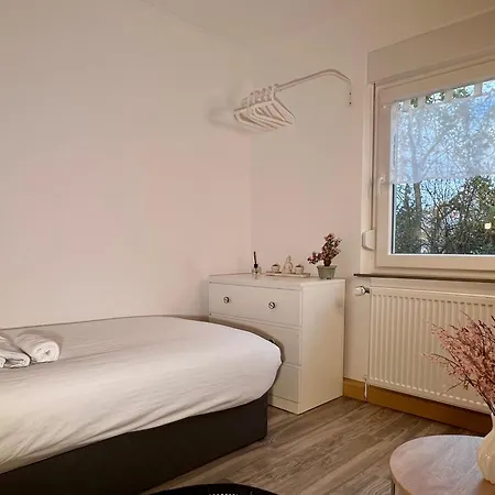 Your Private Bedroom Near Station Perfect For Solo Travelers Apartamento *