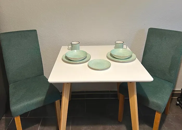 Your Private Bedroom Near Station Perfect For Solo Travelers * Coblenza